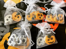 Load image into Gallery viewer, Ceramic Skull Buttons