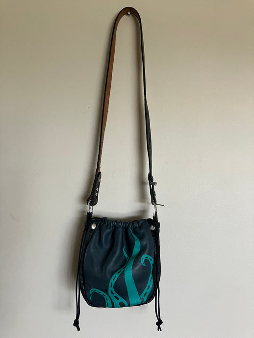 Weird Sci Fi Shoulder bag with Synch top