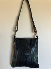 Load image into Gallery viewer, Venues Fly Trap Shoulder Bag